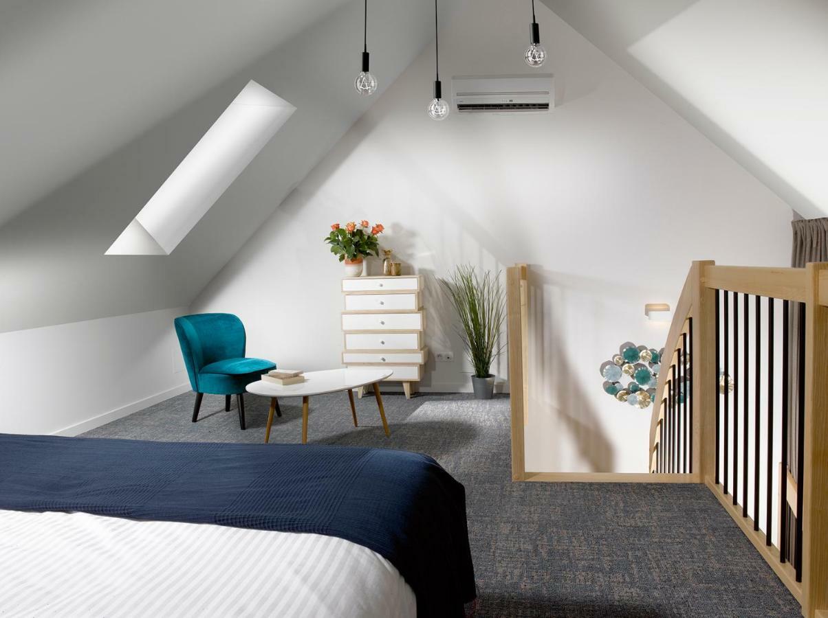 Hotel Au Petit Pont Ла-Ванзено Экстерьер фото